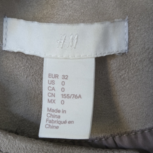 Stylish H&M Faux Leather Tan Women's Jacket - Picture 5 of 10